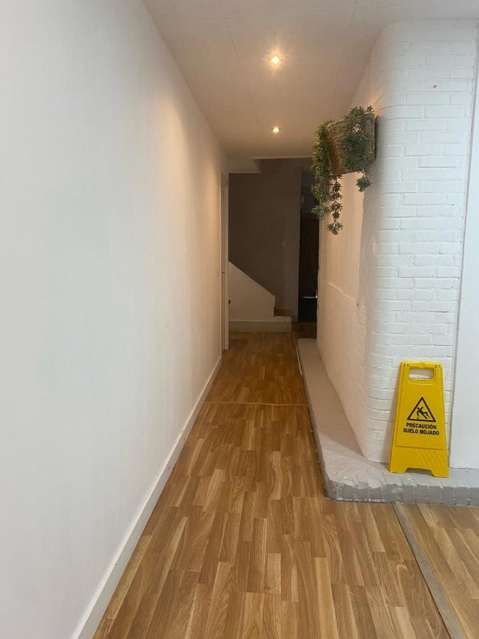 Hostal The Monkey Room 마르베야 외부 사진
