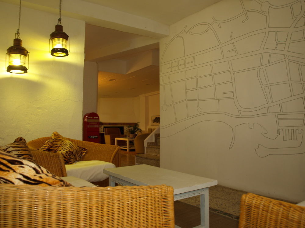 Hostal The Monkey Room 마르베야 외부 사진