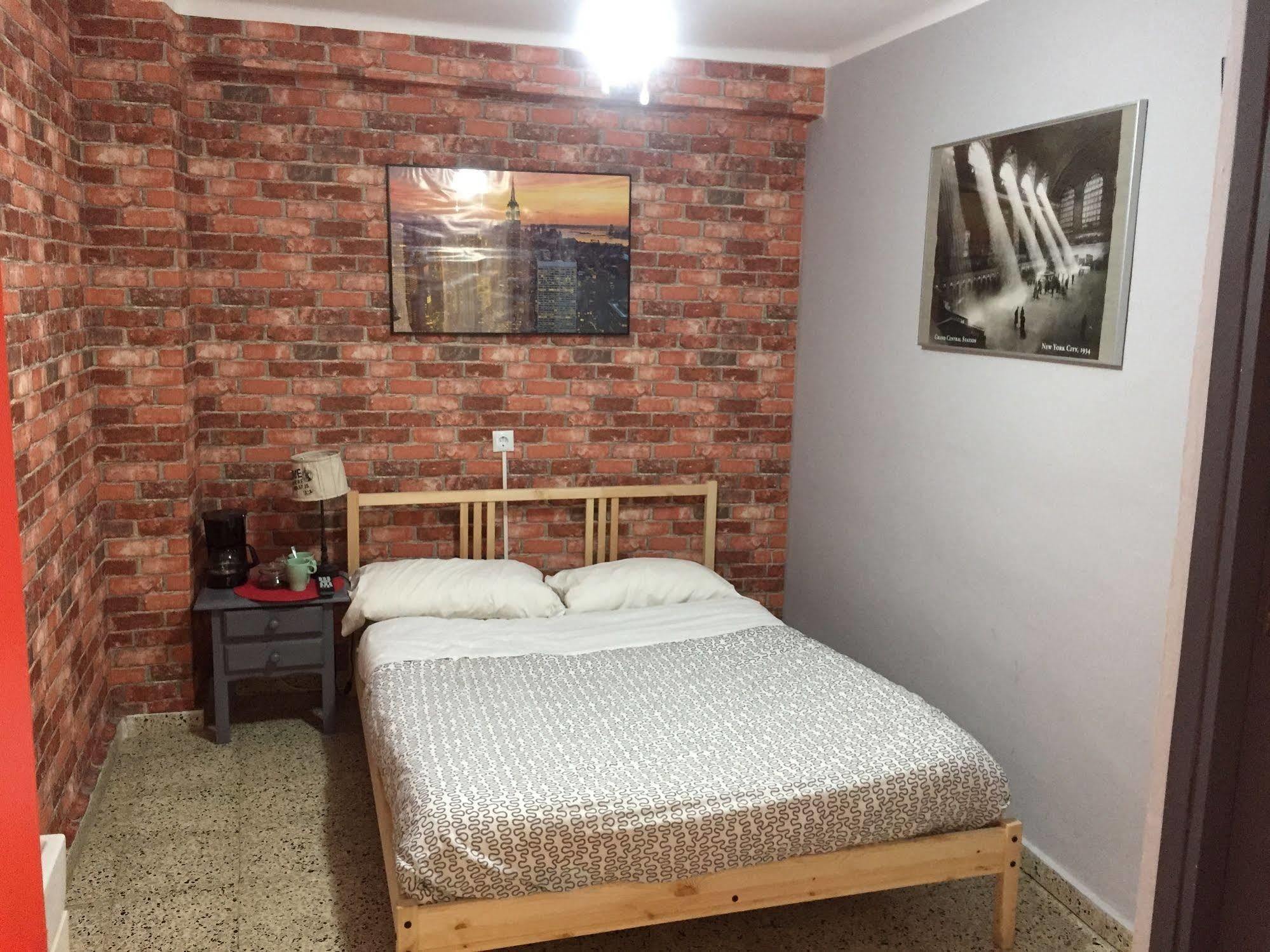 Hostal The Monkey Room 마르베야 외부 사진