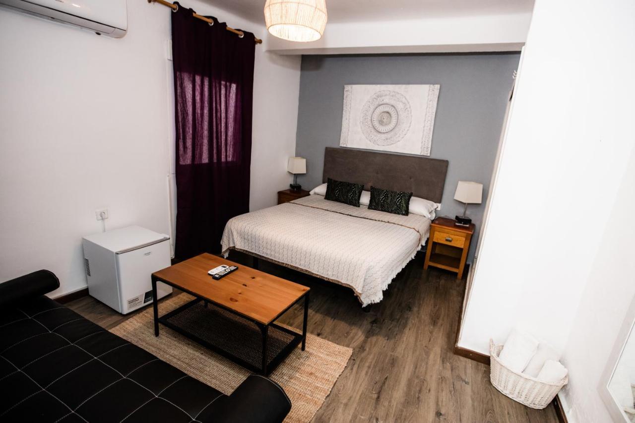 Hostal The Monkey Room 마르베야 외부 사진